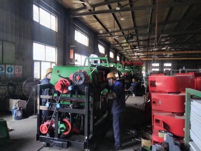 冬日里的農(nóng)機(jī)場(chǎng) 一鎖蕭條，一殿繁華